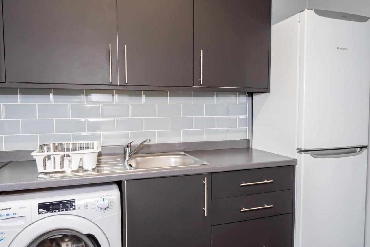 Shirley House 3, Guest House, Self Catering, Self Check In With Smart Locks, Use Of Fully Equipped Kitchen, Close To City Centre, Ideal For Longer Stays, Walking Distance To Bat, 20 Min Drive To Fawley Refinery, Excellent Transport Links Southampton Ngoại thất bức ảnh