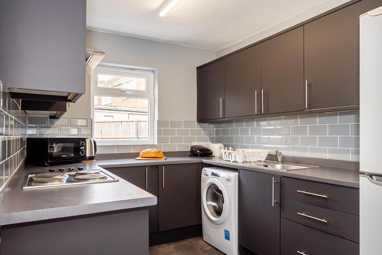 Shirley House 3, Guest House, Self Catering, Self Check In With Smart Locks, Use Of Fully Equipped Kitchen, Close To City Centre, Ideal For Longer Stays, Walking Distance To Bat, 20 Min Drive To Fawley Refinery, Excellent Transport Links Southampton Ngoại thất bức ảnh
