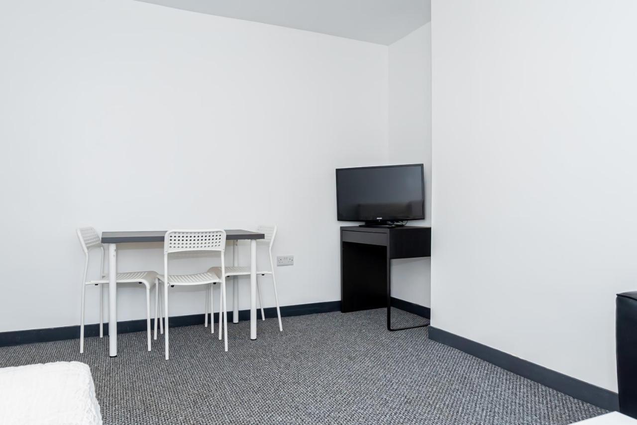 Shirley House 3, Guest House, Self Catering, Self Check In With Smart Locks, Use Of Fully Equipped Kitchen, Close To City Centre, Ideal For Longer Stays, Walking Distance To Bat, 20 Min Drive To Fawley Refinery, Excellent Transport Links Southampton Ngoại thất bức ảnh