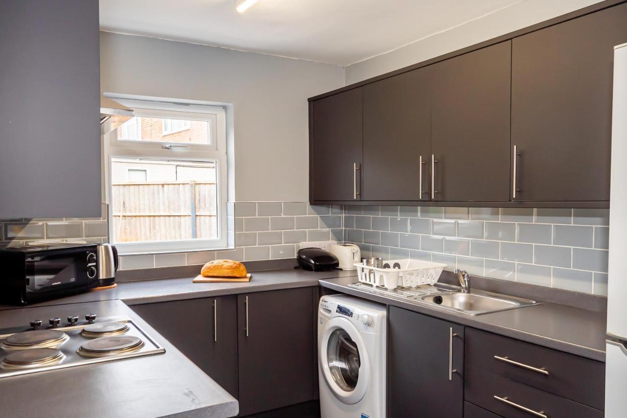 Shirley House 3, Guest House, Self Catering, Self Check In With Smart Locks, Use Of Fully Equipped Kitchen, Close To City Centre, Ideal For Longer Stays, Walking Distance To Bat, 20 Min Drive To Fawley Refinery, Excellent Transport Links Southampton Ngoại thất bức ảnh